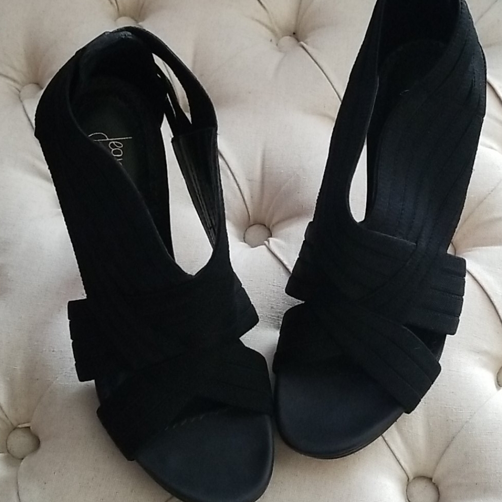 Shoes - Picture 2 of 9